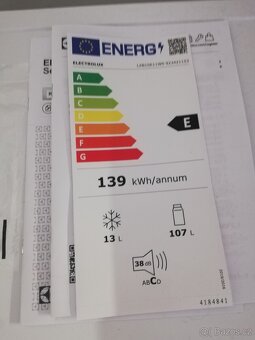 Lednička s mrazicí přihrádkou Electrolux - 9