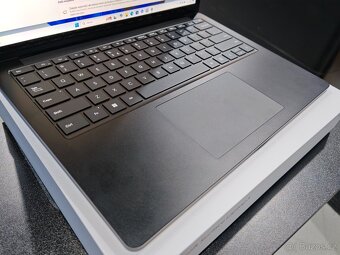 Microsoft Surface Laptop 5 - 13.5". 10 jader i7 1255U, 16GB - 9