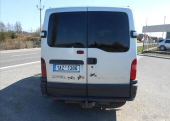 Opel Movano 2,5 84 kW 9 Míst nafta manuál 84 kw - 9