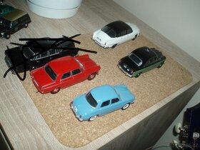Modely aut - tatra 603,mercedes benz w 110,peugoet 404,renau - 9