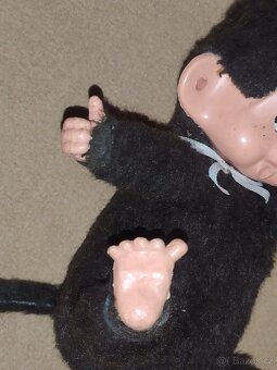 Staré pískací hračky, mončičáci, řetěz na kočárek - 9