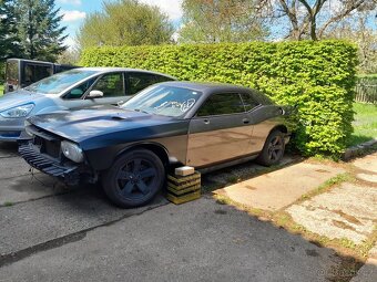 Dodge Challenger V6 - 9
