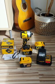 Nabíječka DeWALT DCB 1104, pro Aku DeWALT 12V až 20V - 9