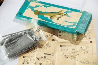 spousta modelů letadel v měřítku 1/72 - 9