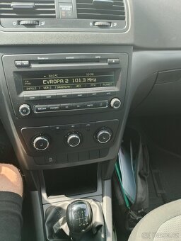 YETI 1,2 TSI 77 KW 2012 ALU TAŽNÉ PDC KLIMA SERVISKA - 9