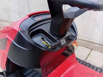 Prodám zahradní traktor Twin-Cut  13.5Hp manuál - 9