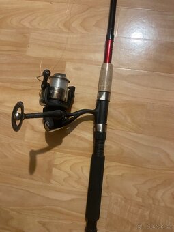Rybářský prut s vybavením - 9