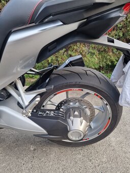 Honda vfr 1200f Jen 20 000 km - 9