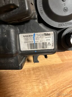 Volvo světlomety pravý 30784250 levý 30784248 - 9