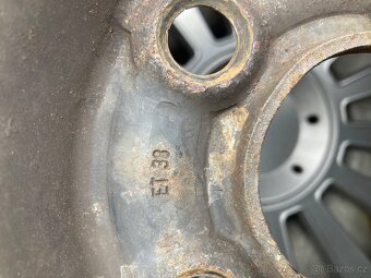 185/60/15 zimní na diskách 5x100 - 9