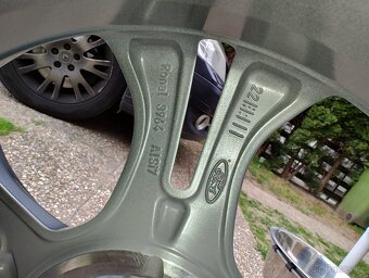 Originální kola Ford + zimní pneumatiky Nokian - 9