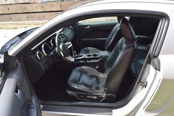Ford Mustang KUPÉ 4.0i V6/MANUÁL/2006/KŮŽE/ - 9