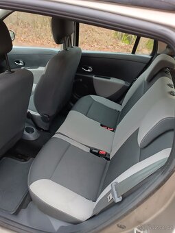 Renault Clio III combi 2012 - 9