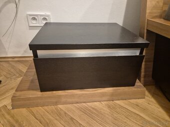 Manželská postel 180 x 200, 2x stolek, komoda - 9
