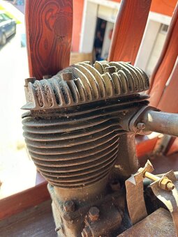 Ariel 550 SV - motor - 9