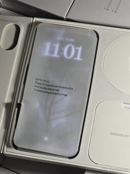Nothing Phone (2) + 25× Bluetooth sluchátka - 9