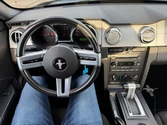 Ford Mustang 4.0 benzínový automat - 9