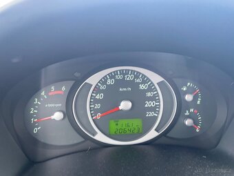 HYUNDAI TUCSON 2.0 CRDI 4X4 DYNAMIC 2007 NOVÁ TK - 9