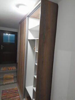 Šatní skříň - 9