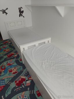Dětská postel Ikea Kritter + police a šuplíky - 9