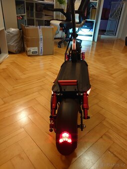 Elektrokoloběžka EV Viper 4 (2022) – top stav, 610 km - 9