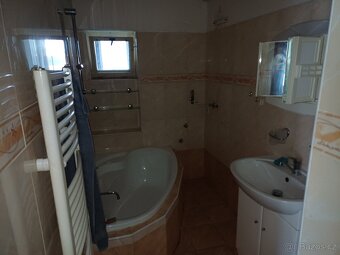 Pronajmu - rodinný dům Vila 6+1 v Litovli - 9