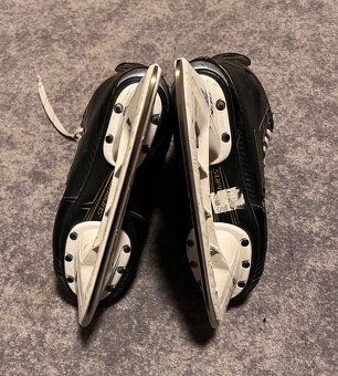 Brusle Bauer Supreme S27 - 9