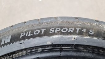 Letní pneu 245/35/20 Michelin - 9