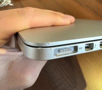 Apple MacBook Pro - 9