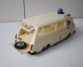 Sanitka Škoda 1203 KDN stará hračka Kaden - 9