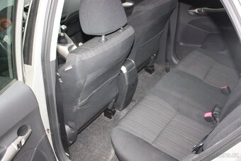 TOYOTA AURIS 1,6 91 kw 2008 - 9