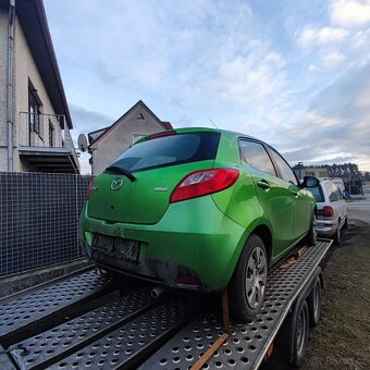 Mazda 2 benzín rok 2012 - 9