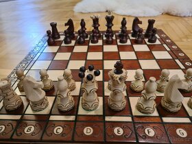 Dřevěné vyřezávané šachy - 9