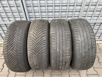 VW Touareg 17” orig. alu kola s celoročními pneu - 9