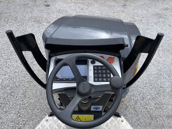 Tandemový vibrační válec SANY STR30C - 9