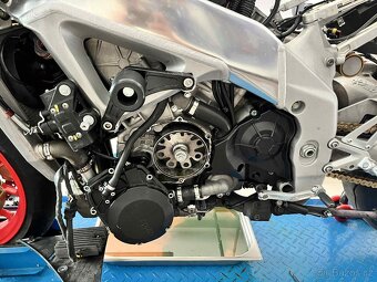 APRILIA RSV4 1000 R - 9