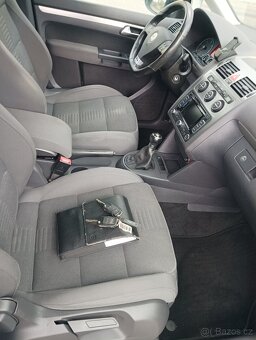 VW Touran 2.0tdi 103kw Highline 2010 serviska - 9