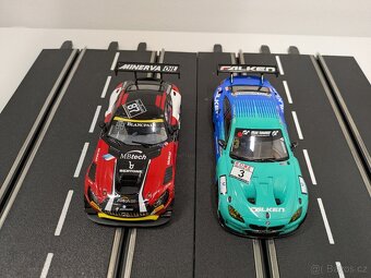 Autíčka na autodráhu Carrera Digital 132 - 9
