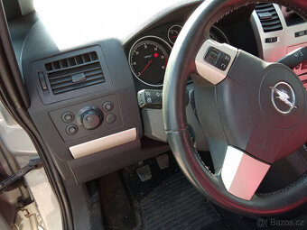 Opel Zafira B 1,9CDTI 16V - náhradní díly - 9