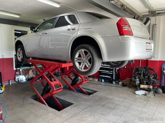 Prodávám Chrysler 300C 3.5 V6 - 9