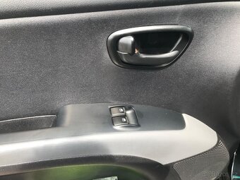 Hyundai i10, 1.1i 49 KW,KLIMA,STAV,CENA.. - 9