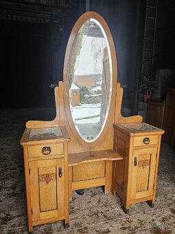 Starožitný nábytek - 9