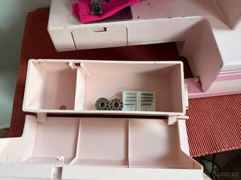 Růžový šicí stroj Privileg - 9