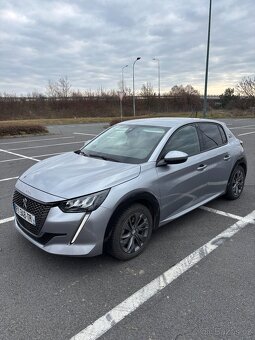 Peugeot 208 e - 9