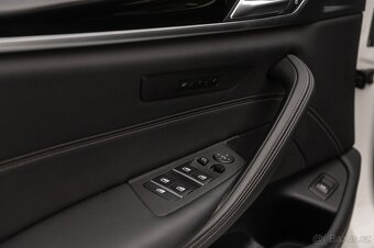 BMW 540d xDrive Touring M-Sport ComfS, DAP, Tažné, DPH - 9