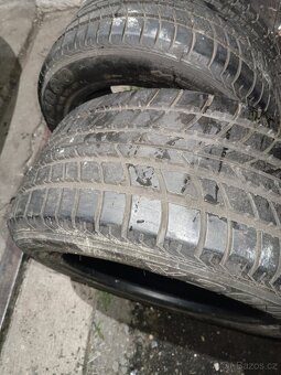 Prodám 2x pěkně pneu 225/50 R15 za obě 300,- - 9
