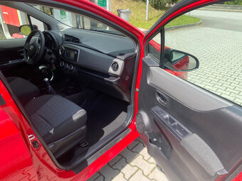 TOYOTA YARIS 1,3 VTI 73KW ROK 2013 NAJETO JEN 27 TIS.KM - 9