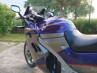 Suzuki GSX1100F - 9