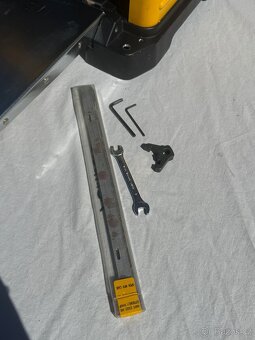 DeWALT DW733 Přenosná tloušťkovací frézka - 9