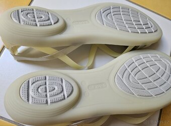 Crocs Isabella Strappy Sandal vel.41-42, NOVÉ - 9